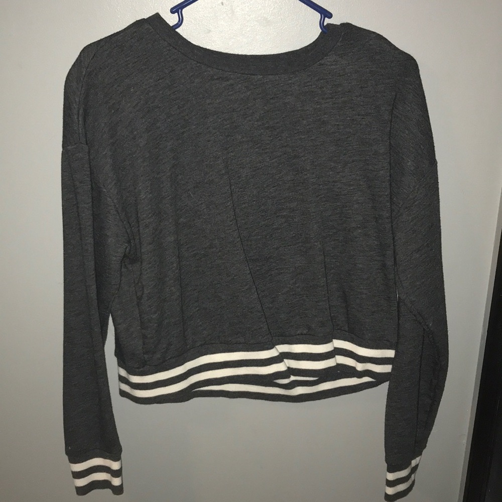cropped grey sweatshirt